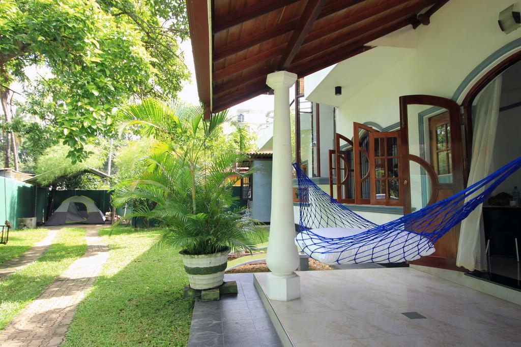 Flipflop Hostel Negombo Eksteriør billede