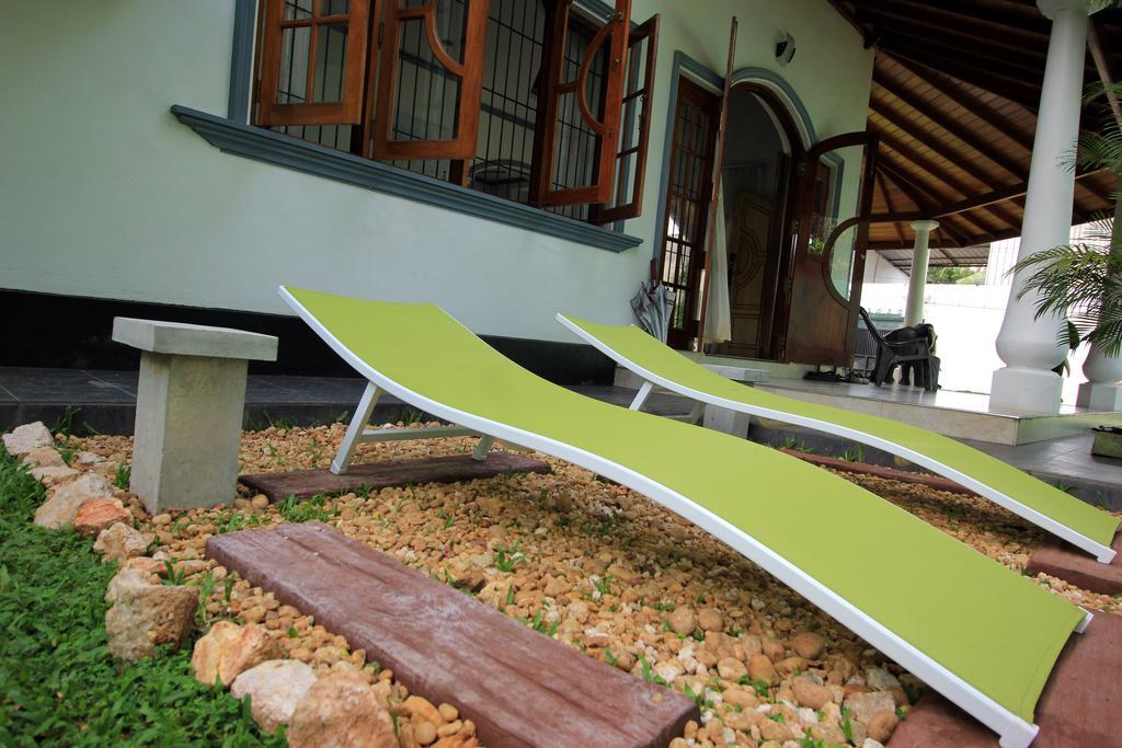 Flipflop Hostel Negombo Eksteriør billede