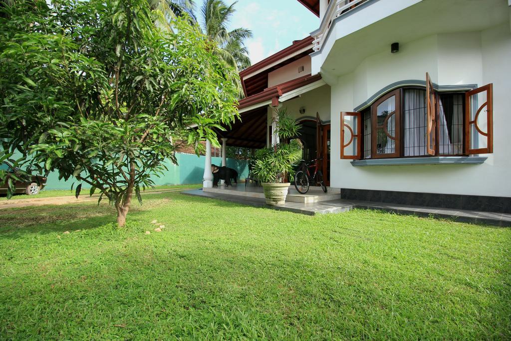 Flipflop Hostel Negombo Eksteriør billede