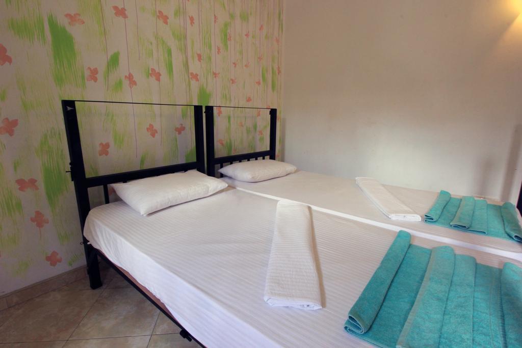 Flipflop Hostel Negombo Eksteriør billede