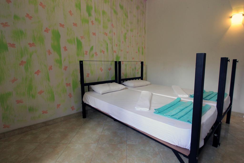 Flipflop Hostel Negombo Eksteriør billede