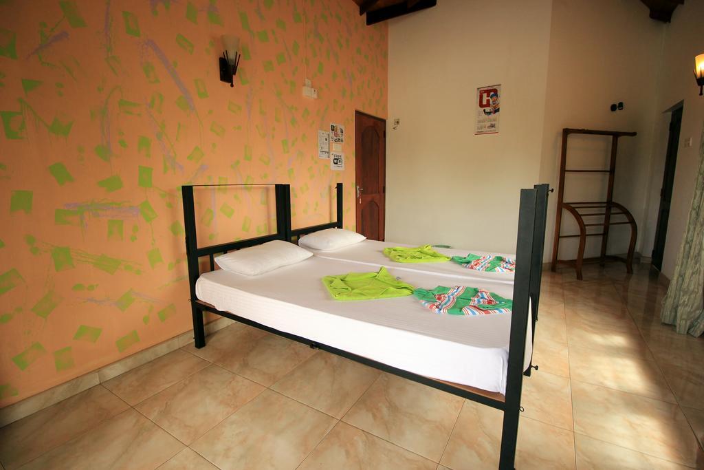 Flipflop Hostel Negombo Eksteriør billede