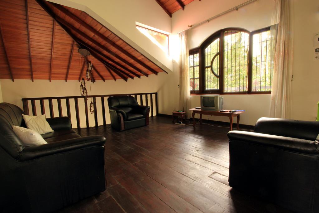 Flipflop Hostel Negombo Eksteriør billede