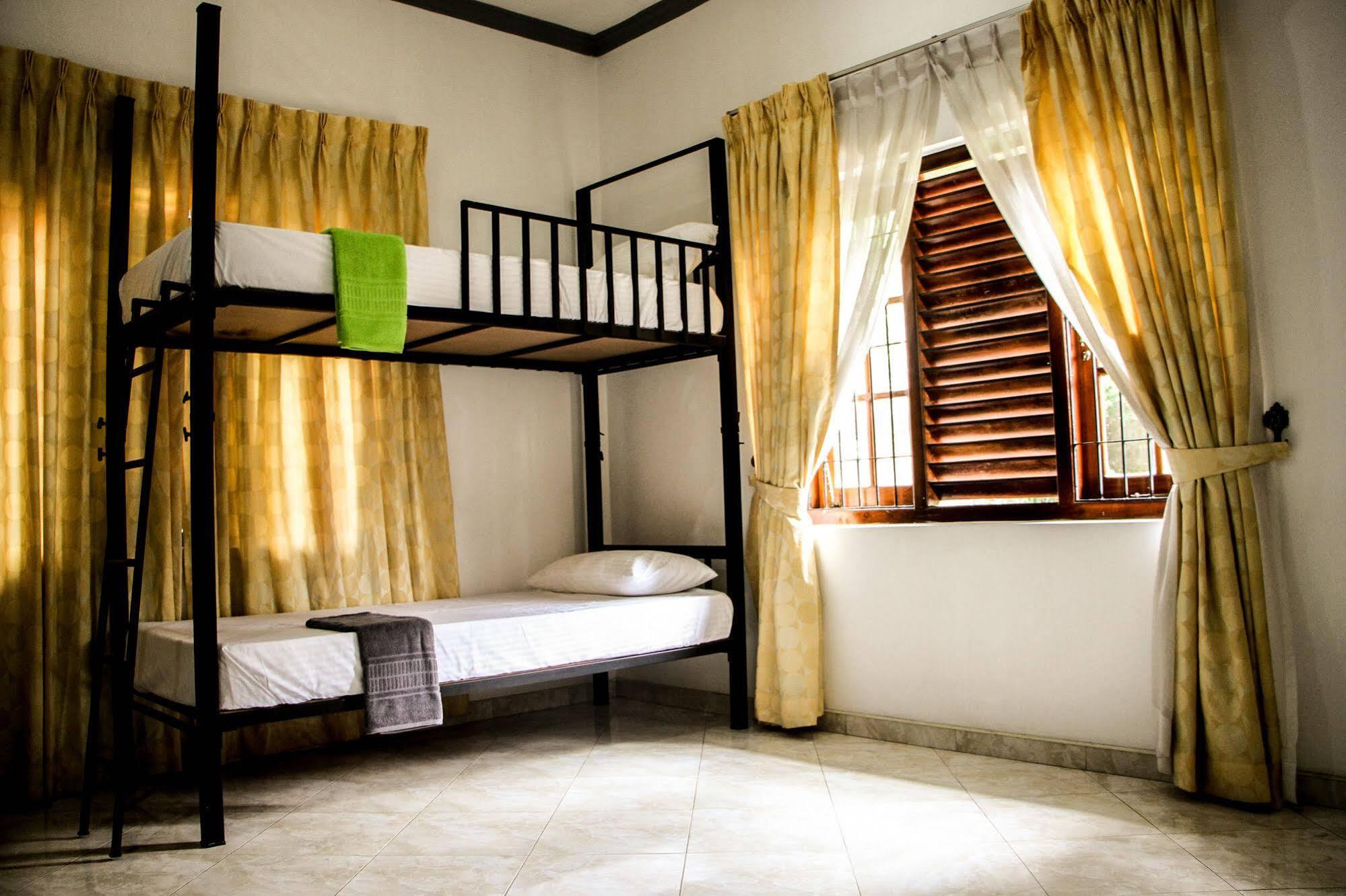 Flipflop Hostel Negombo Eksteriør billede