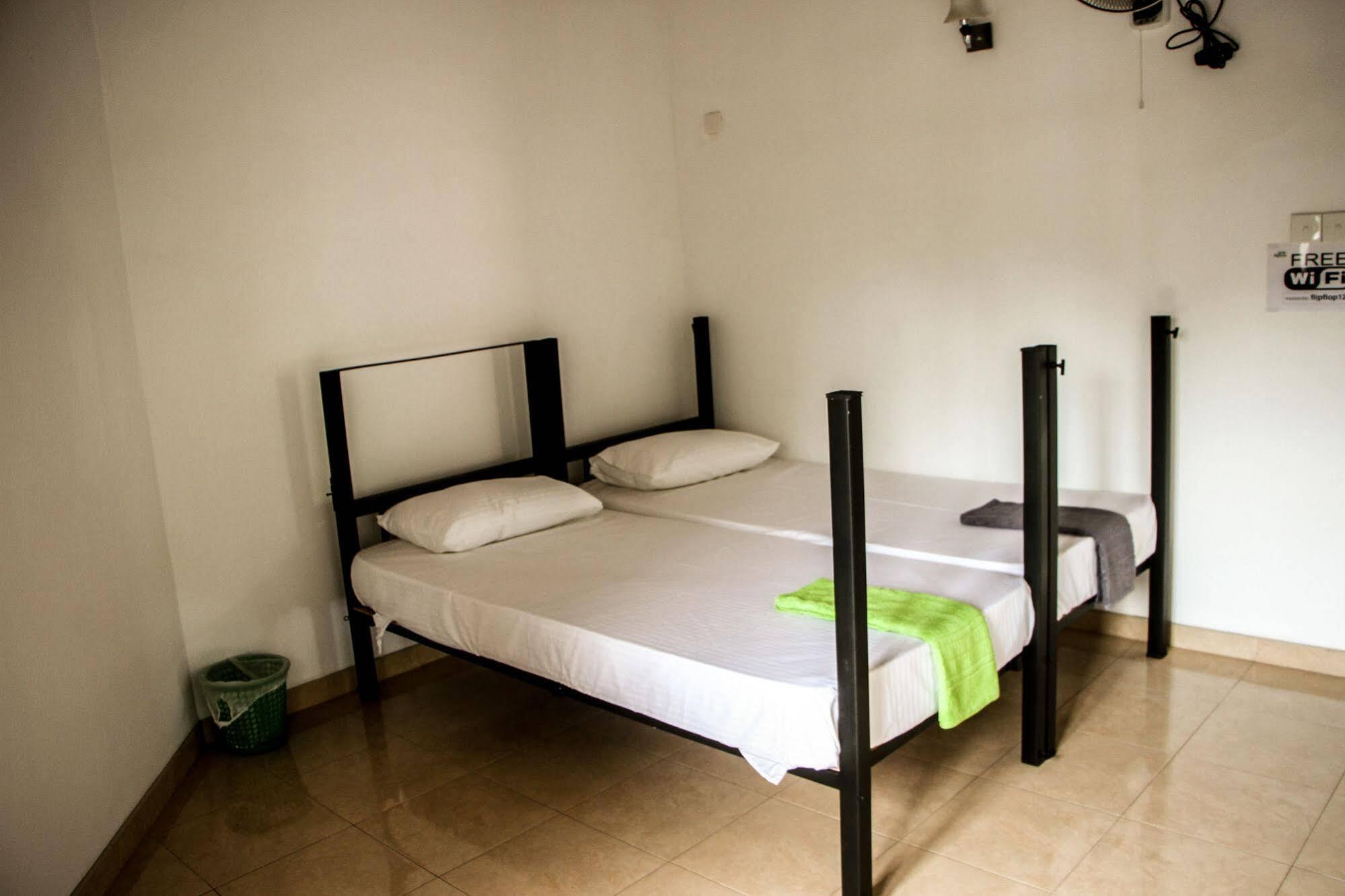 Flipflop Hostel Negombo Eksteriør billede
