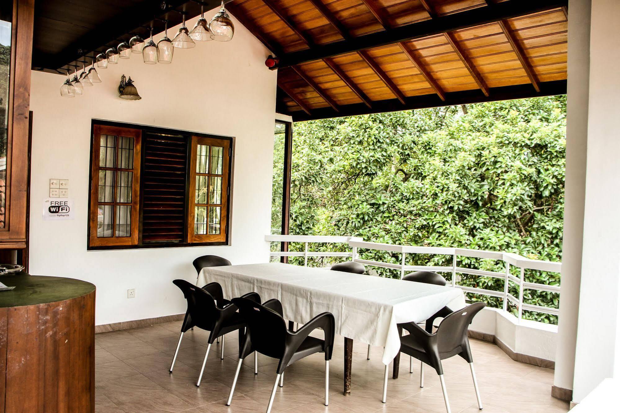 Flipflop Hostel Negombo Eksteriør billede